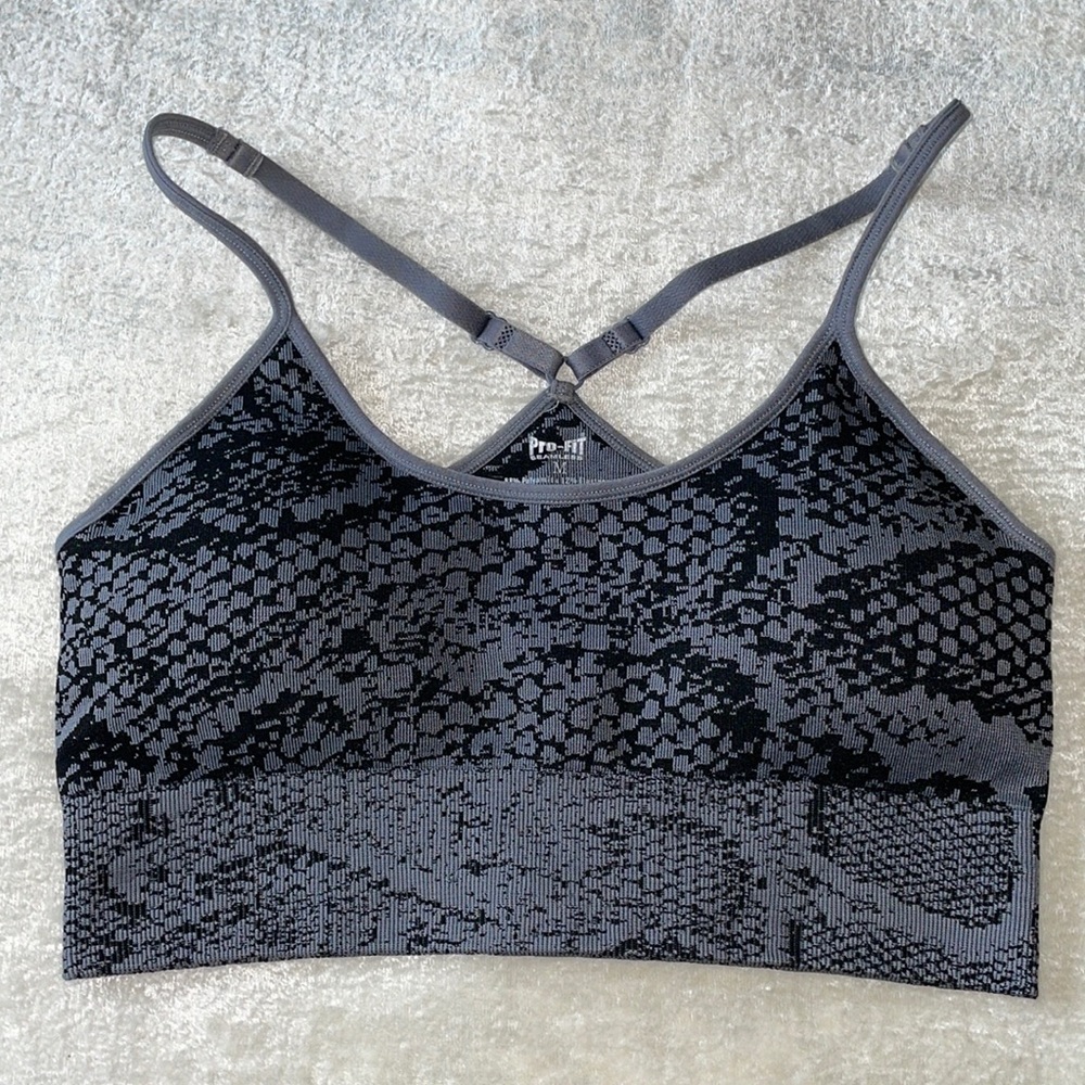 NWOT ProFit Seamless Sz M blk/gray snakeskin design sports bra  crossback straps